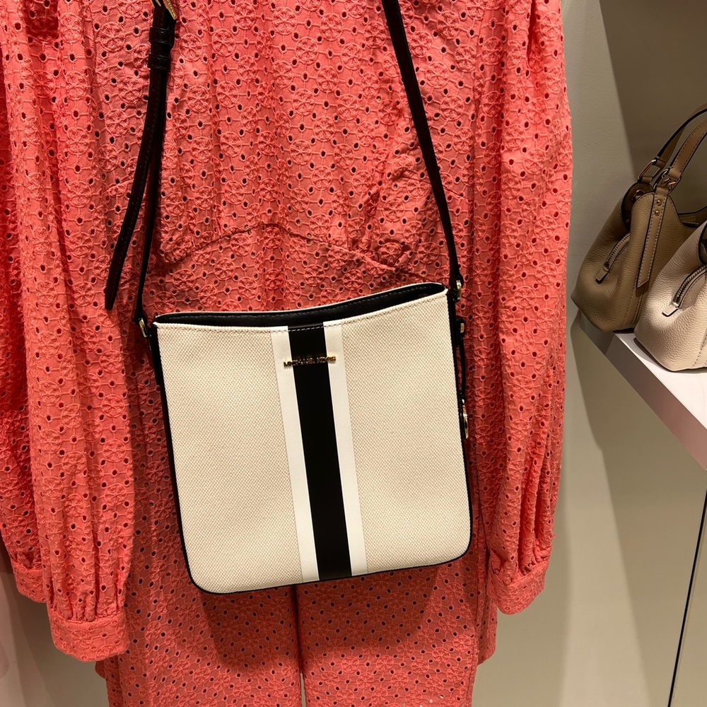 MICHAEL KORS JET SET TRAVEL LARGE MESSENGER CROSSBODY NWT - Picture 2 of 9